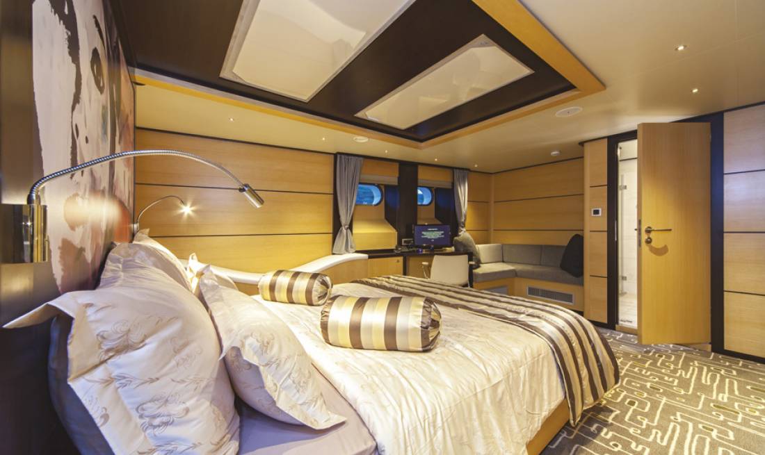 Yachts - Motor Yacht