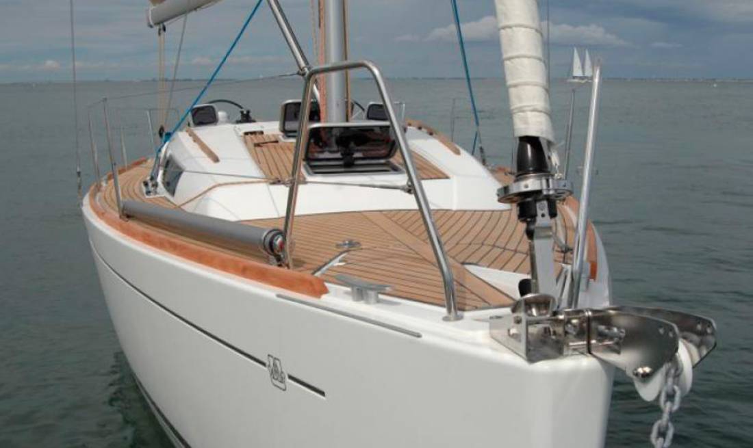 Yachts - Sail boat