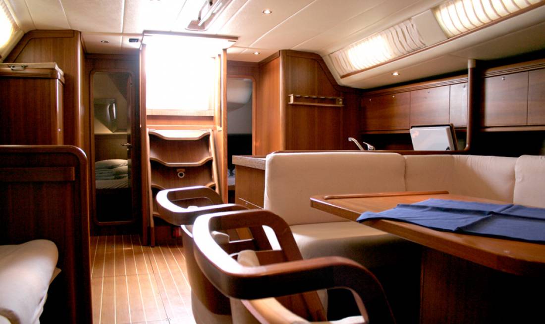 Yachts - Sail boat
