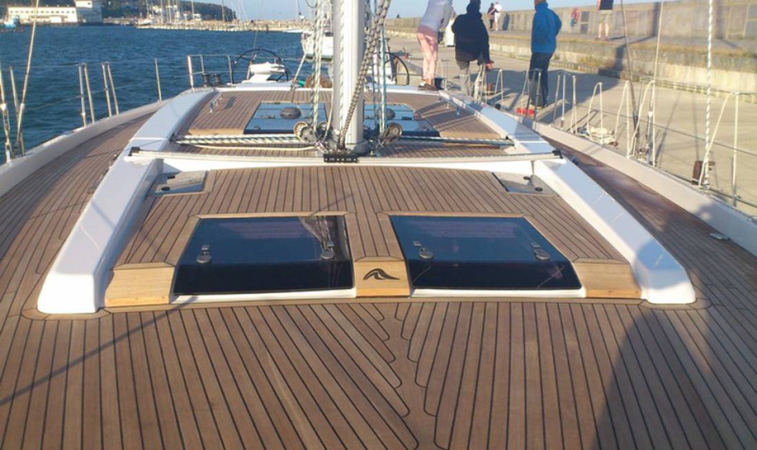 Yachts - Sail boat