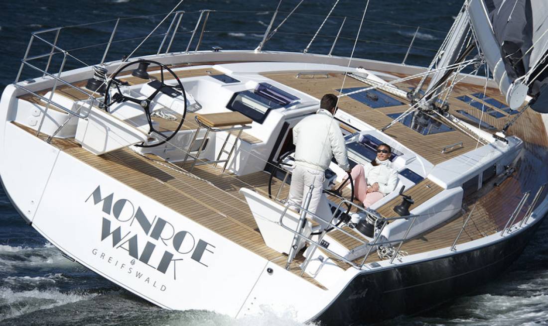 Yachts - Sail boat