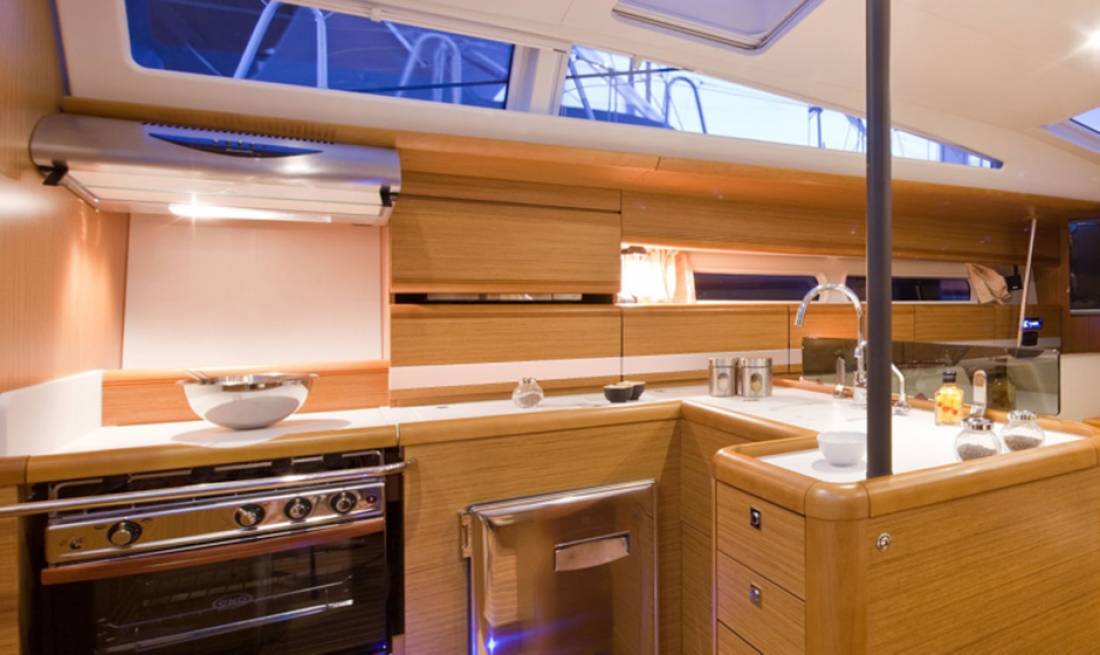 Yachts - Sail boat