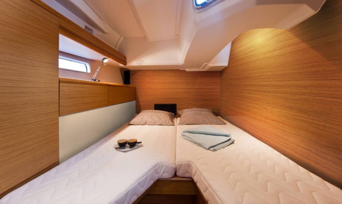 Yachts - Sail boat