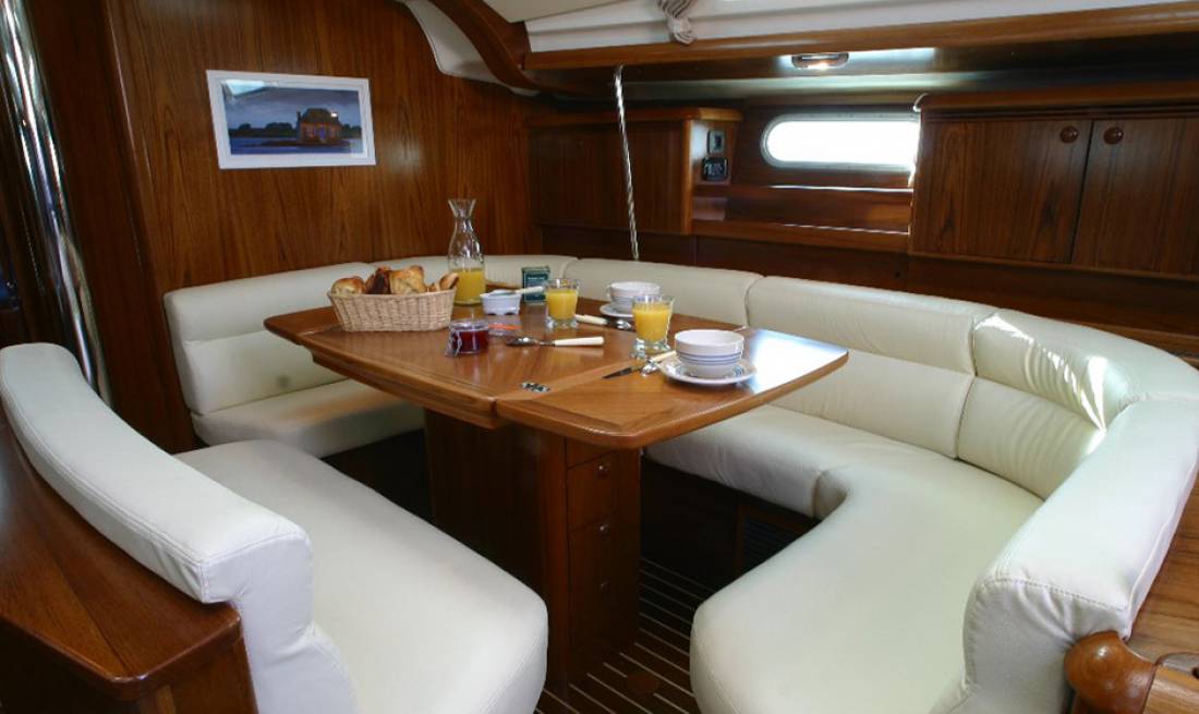Yachts - Sail boat
