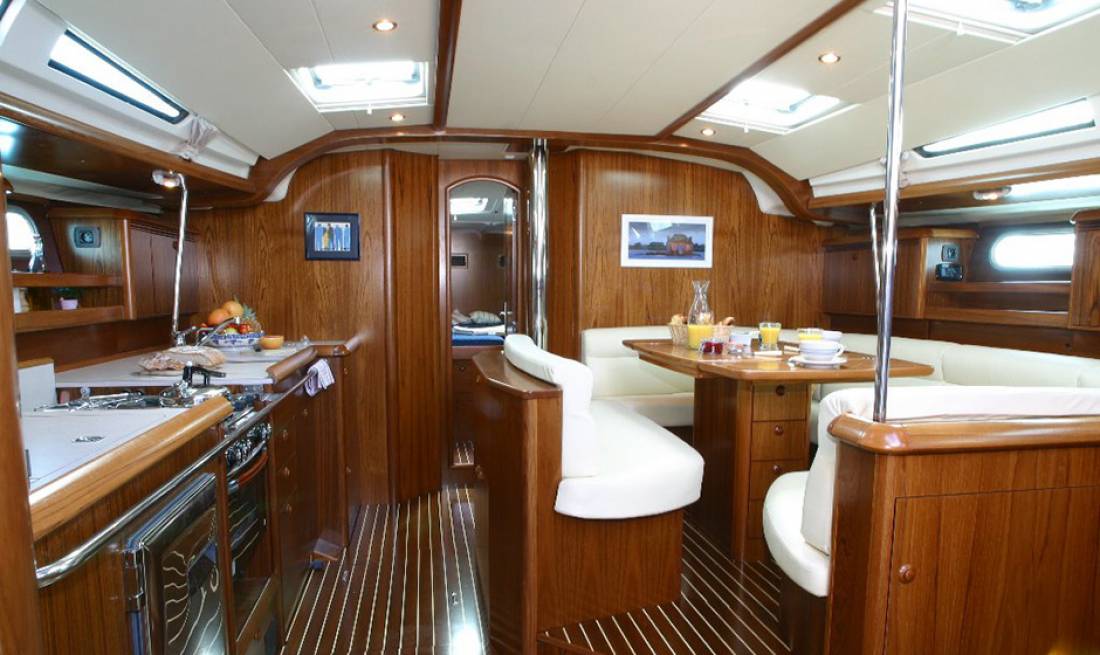 Yachts - Sail boat
