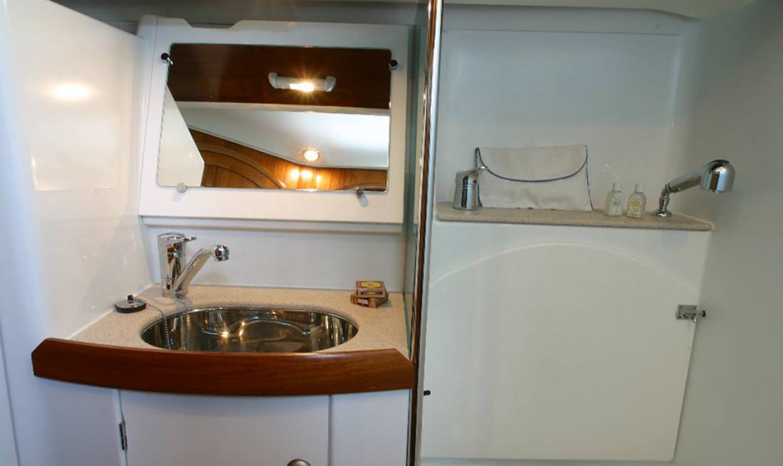Yachts - Sail boat