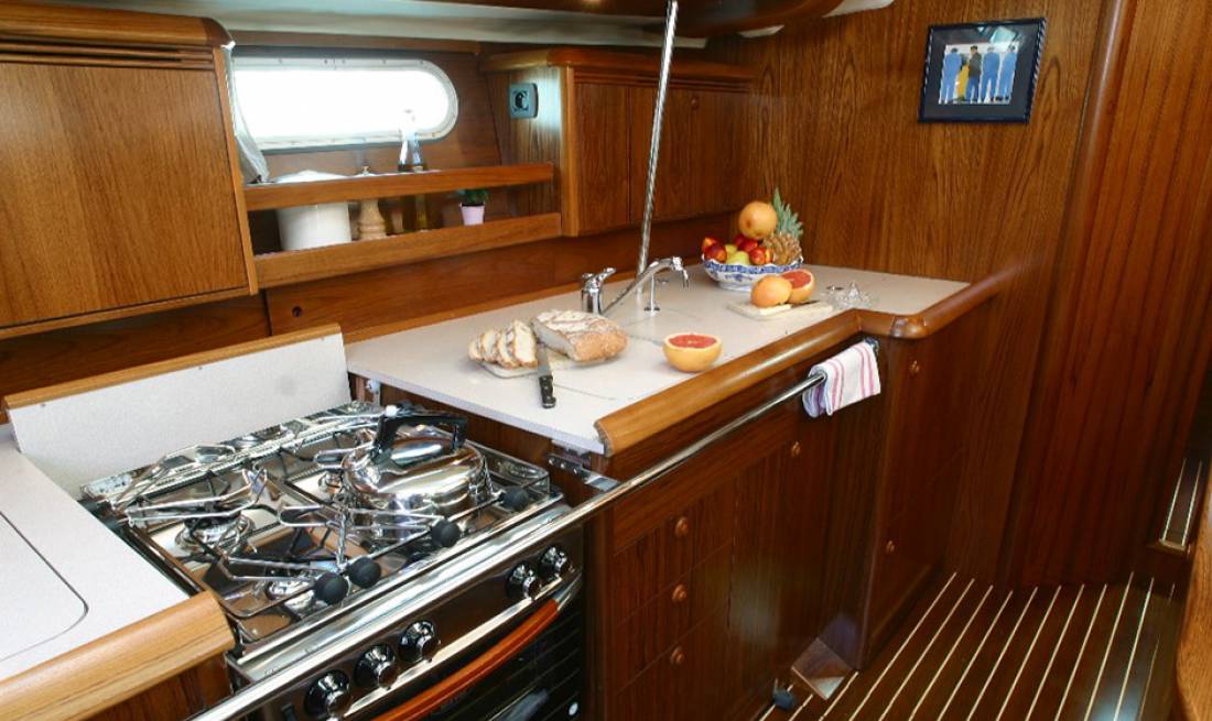 Yachts - Sail boat